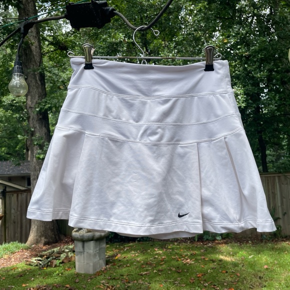 Nike Dry Fit Women's White Skort Small - Picture 1 of 8